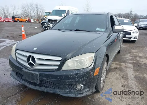 2009 Mercedes-Benz C 300 Luxury/Sport z USA, uszkodzony, nr VIN WDDGF54X39R050276